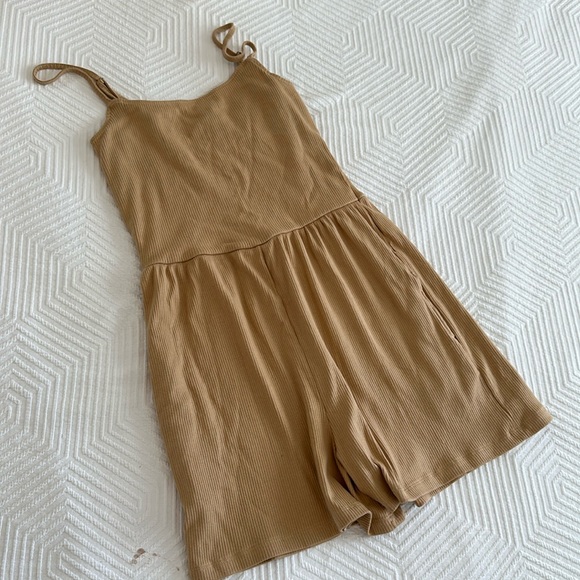 Short romper - Picture 1 of 2